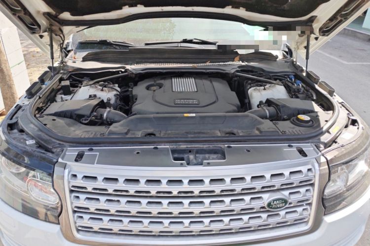 Used Land Rover Range 2013 3.0 TDV6 Vogue Engine Bay
