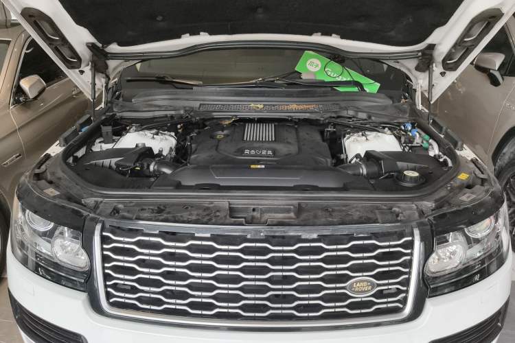 Used Land Rover Range 2013 3.0 TDV6 Vogue Engine Bay