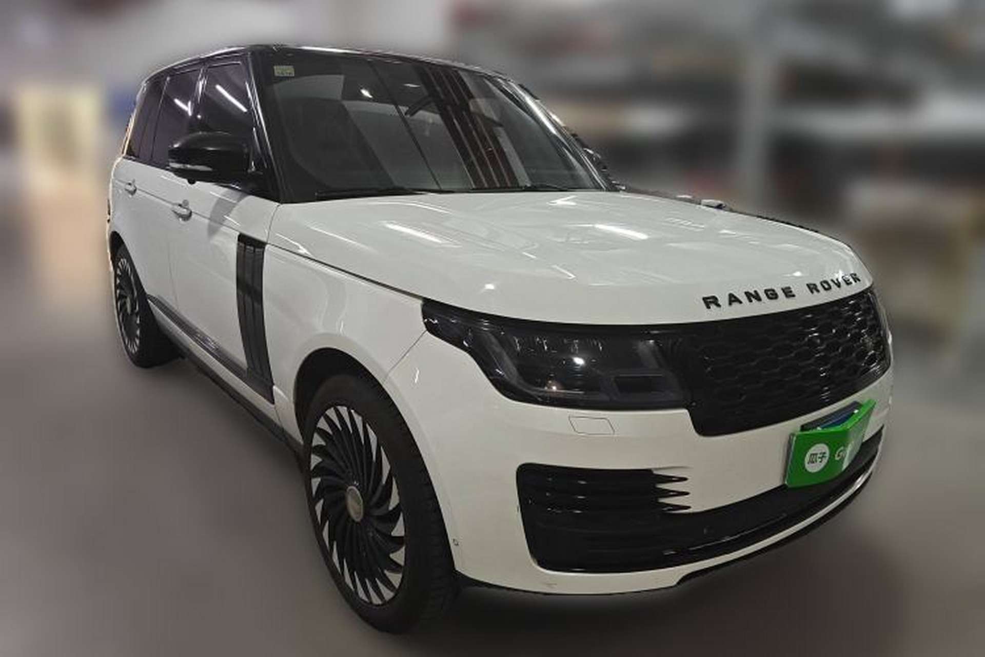 Used Land Rover Range 2013 5.0 SC V8 Vogue SE Front Right 45 Deg