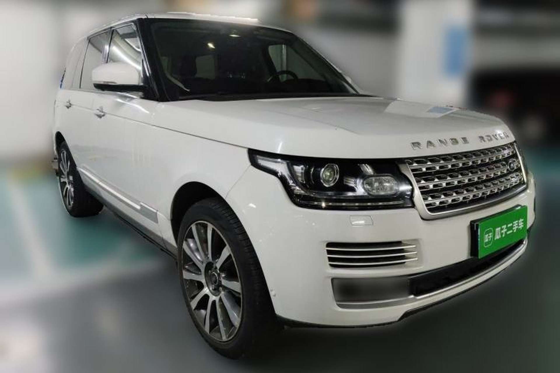 Used Land Rover Range 2013 5.0 SC V8 Vogue SE Front Right 45 Deg