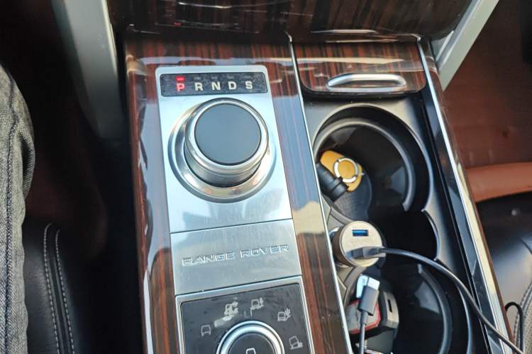 Used Land Rover Range 2013 5.0 SC V8 Vogue SE Gear Lever