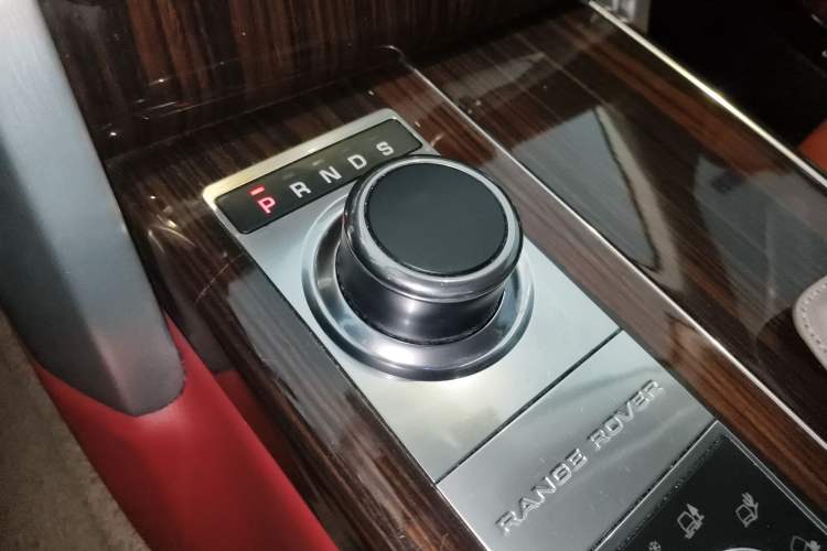 Used Land Rover Range 2013 3.0 TDV6 Vogue Gear Lever