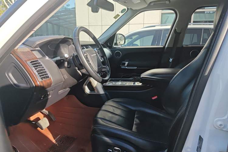 Used Land Rover Range 2013 5.0 SC V8 Vogue SE Left Front Seat