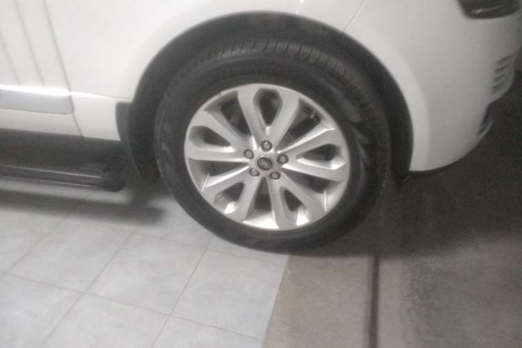 Used Land Rover Range 2013 3.0 TDV6 Vogue Right Front Wheel Hub