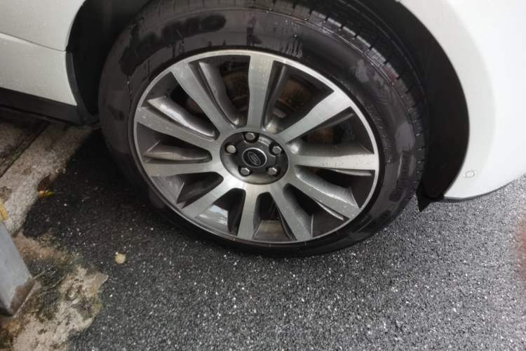 Used Land Rover Range 2013 3.0 TDV6 Vogue Right Front Wheel Hub