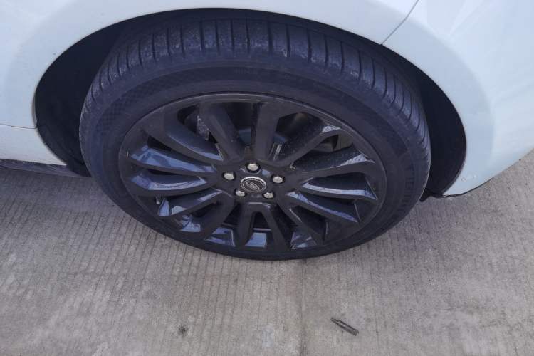 Used Land Rover Range 2013 5.0 SC V8 AB Prestige Genesis Edition Right Front Wheel Hub