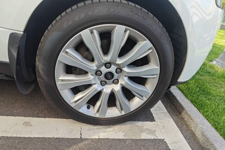 Used Land Rover Range 2013 5.0 SC V8 Vogue SE Right Front Wheel Hub