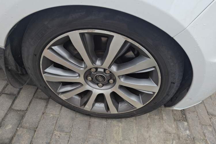 Used Land Rover Range 2013 5.0 SC V8 AB Prestige Genesis Edition Right Front Wheel Hub