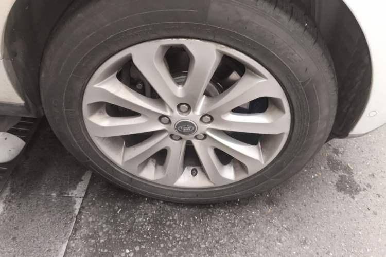 Used Land Rover Range 2013 3.0 TDV6 Vogue Right Front Wheel Hub
