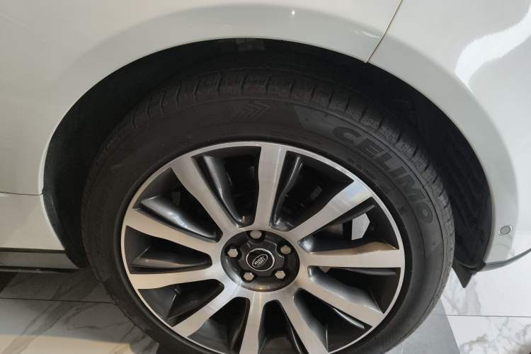 Used Land Rover Range 2013 3.0 TDV6 Vogue Right Front Wheel Hub