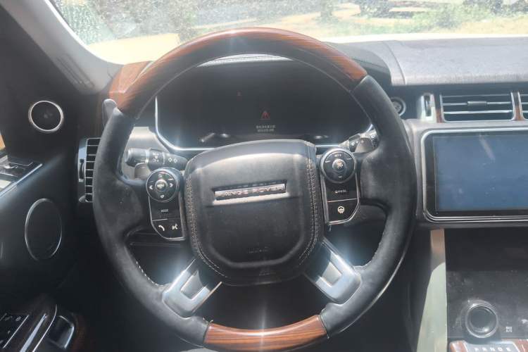 Used Land Rover Range 2013 3.0 TDV6 Vogue Steering Wheel