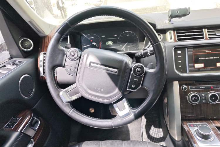 Used Land Rover Range 2013 3.0 TDV6 Vogue Steering Wheel