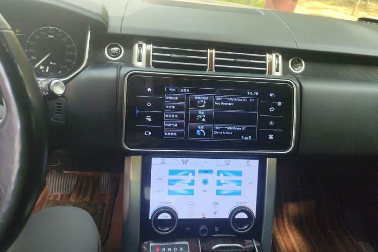 Used Land Rover Range 2014 3.0 SC V6 Vogue Audio And AC Panel