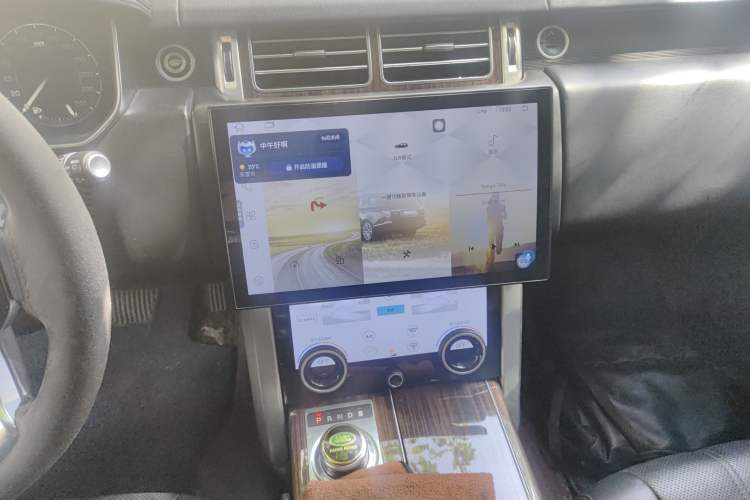 Used Land Rover Range 2014 3.0 TDV6 Vogue Audio And AC Panel