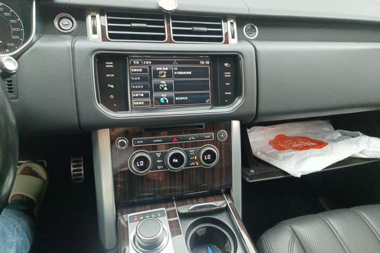 Used Land Rover Range 2014 3.0 TDV6 Vogue Audio And AC Panel