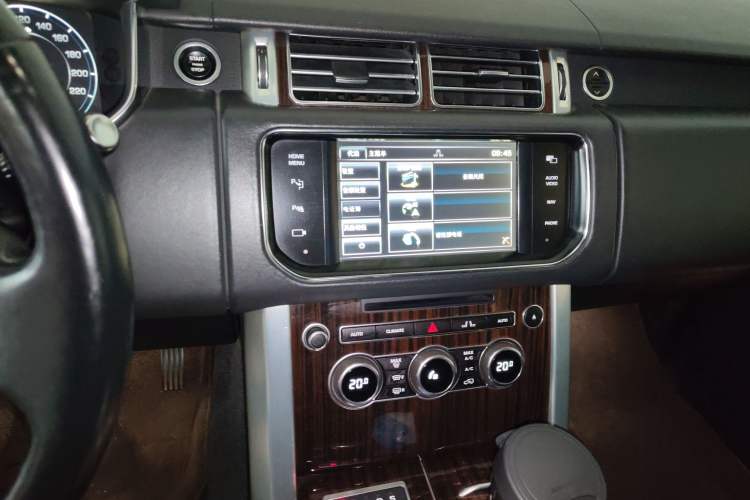 Used Land Rover Range 2014 3.0 SC V6 Vogue Audio And AC Panel