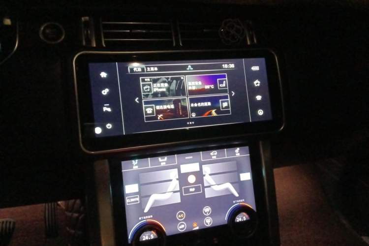 Used Land Rover Range 2014 3.0 TDV6 Vogue Audio And AC Panel