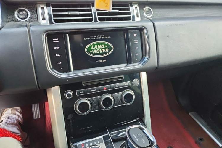 Used Land Rover Range 2014 3.0 TDV6 Vogue Audio And AC Panel