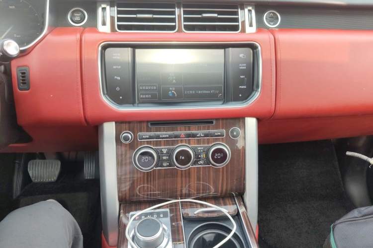 Used Land Rover Range 2014 3.0 SC V6 Vogue Audio And AC Panel
