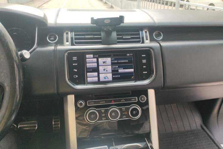 Used Land Rover Range 2014 3.0 TDV6 Vogue SE Audio And AC Panel