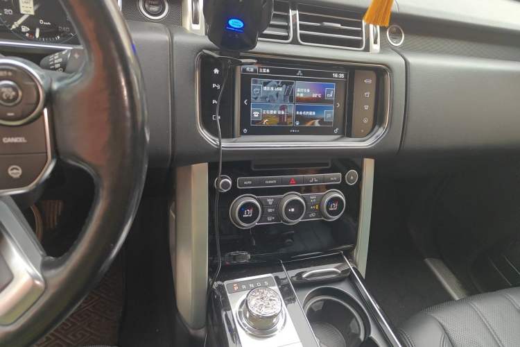 Used Land Rover Range 2014 Revised 3.0 SC V6 Vogue Audio And AC Panel