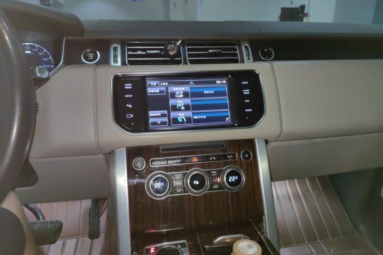 Used Land Rover Range 2014 3.0 SC V6 Vogue Audio And AC Panel