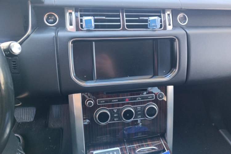 Used Land Rover Range 2014 Revised 3.0 SC V6 Vogue Audio And AC Panel