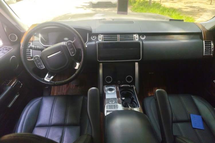 Used Land Rover Range 2014 3.0 SC V6 Vogue Center Console