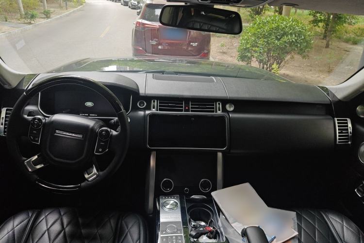 Used Land Rover Range 2014 3.0 SC V6 Vogue Center Console