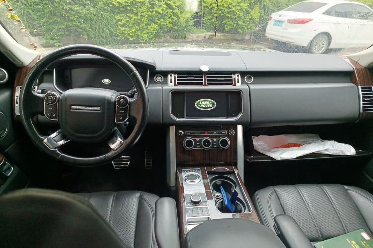 Used Land Rover Range 2014 3.0 TDV6 Vogue Center Console