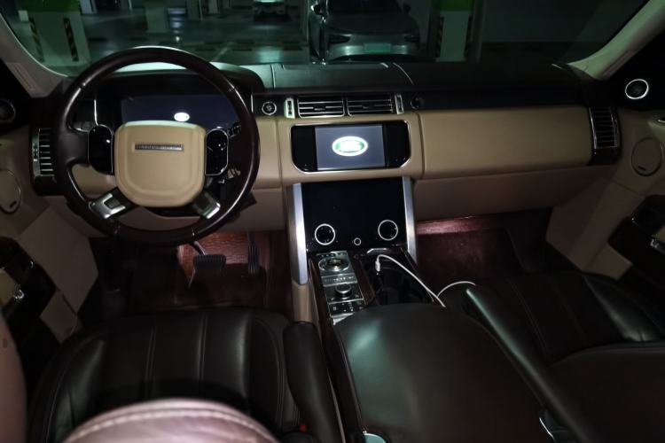 Used Land Rover Range 2014 3.0 SC V6 Vogue Center Console