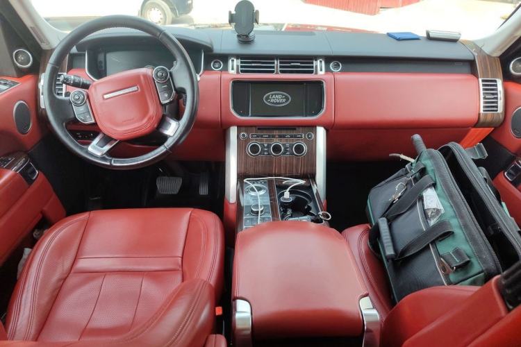 Used Land Rover Range 2014 3.0 SC V6 Vogue Center Console