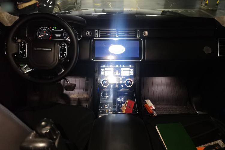 Used Land Rover Range 2014 Revised 3.0 SC V6 Vogue Center Console