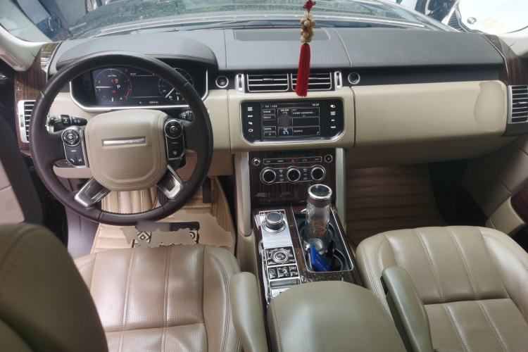 Used Land Rover Range 2014 Revised 3.0 SC V6 Vogue Center Console