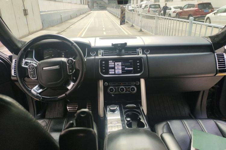 Used Land Rover Range 2014 3.0 TDV6 Vogue SE Center Console