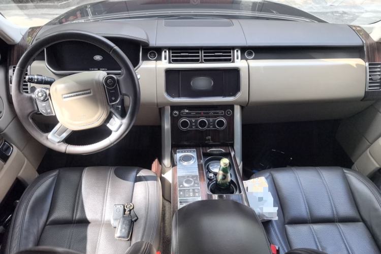 Used Land Rover Range 2014 Revised 3.0 SC V6 Vogue Center Console