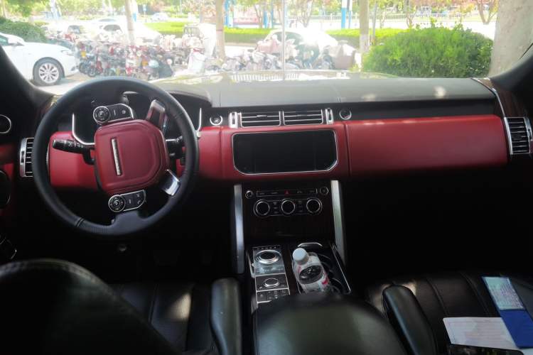 Used Land Rover Range 2014 Revised 3.0 SC V6 Vogue Center Console