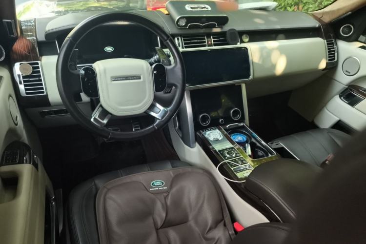 Used Land Rover Range 2014 Revised 3.0 SC V6 Vogue Center Console