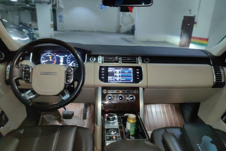 Used Land Rover Range 2014 3.0 SC V6 Vogue Center Console