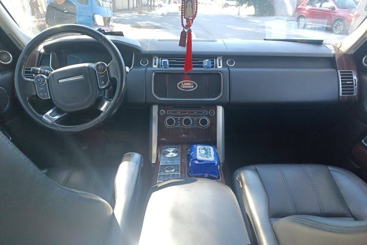 Used Land Rover Range 2014 Revised 3.0 SC V6 Vogue Center Console