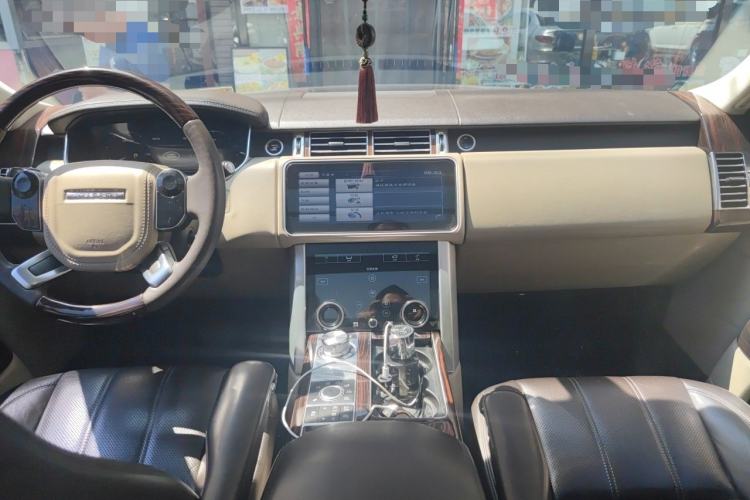 Used Land Rover Range 2014 Revised 3.0 SC V6 Vogue Center Console