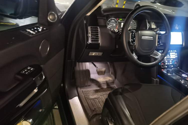Used Land Rover Range 2014 Revised 3.0 SC V6 Vogue Driver Seat