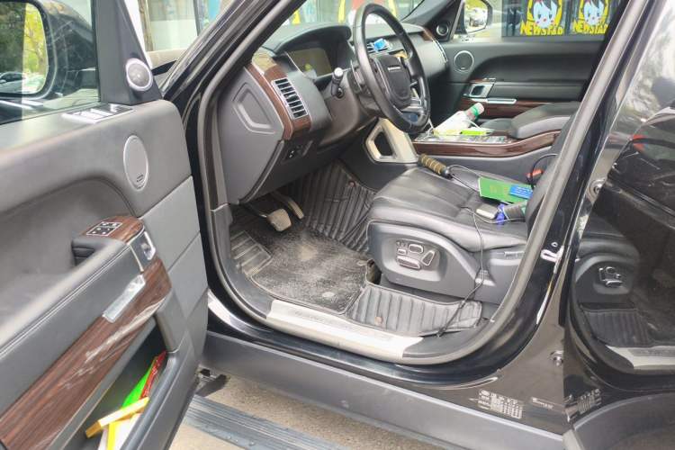 Used Land Rover Range 2014 3.0 SC V6 Vogue SE Long-Wheelbase Edition Driver Seat