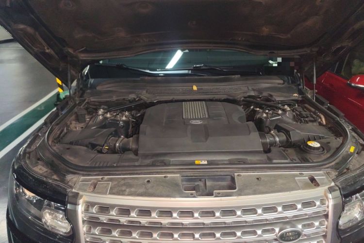 Used Land Rover Range 2014 Revised 3.0 SC V6 Vogue Engine Bay