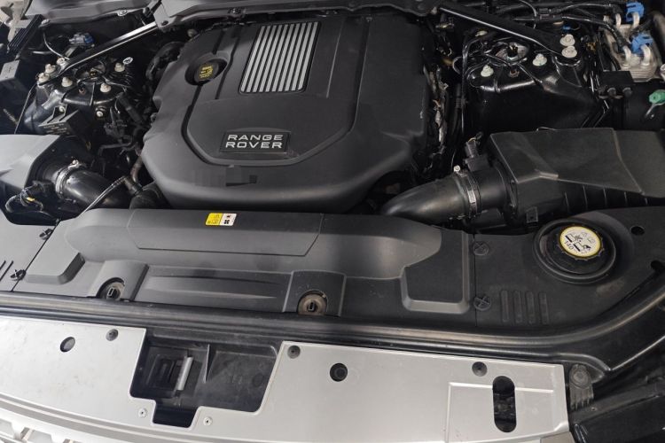 Used Land Rover Range 2014 3.0 TDV6 Vogue SE Engine Bay