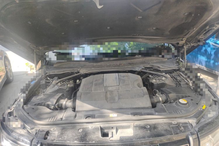 Used Land Rover Range 2014 3.0 TDV6 Vogue Engine Bay