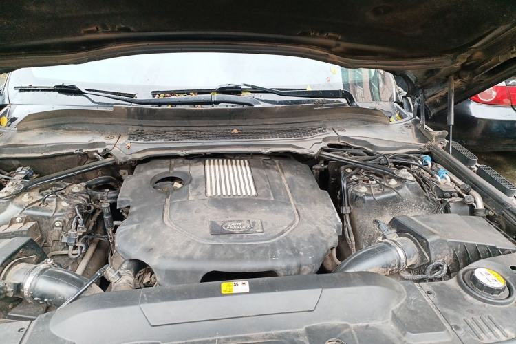 Used Land Rover Range 2014 3.0 TDV6 Vogue Engine Bay