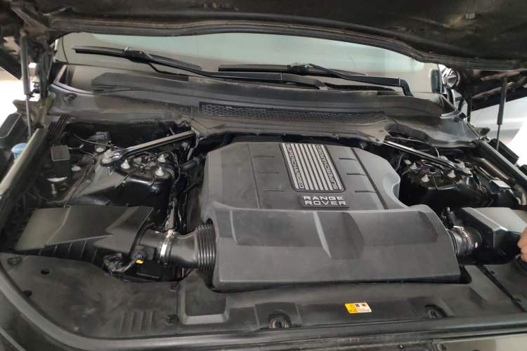 Used Land Rover Range 2014 3.0 SC V6 Vogue Engine Bay