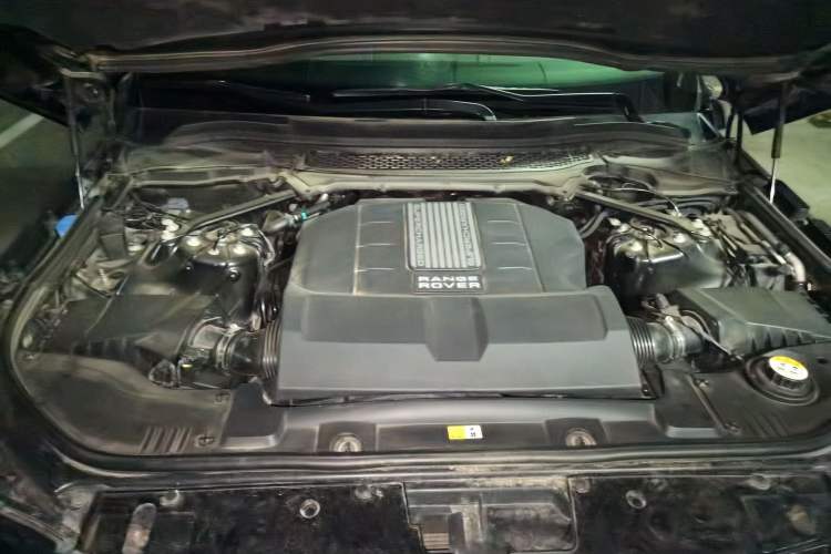 Used Land Rover Range 2014 3.0 SC V6 Vogue Engine Bay