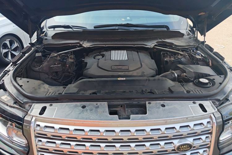 Used Land Rover Range 2014 3.0 TDV6 Vogue Engine Bay